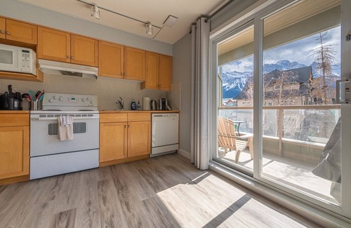Canmore Apartment | Rocky Mountain View Condo (2 to 4 Persons)