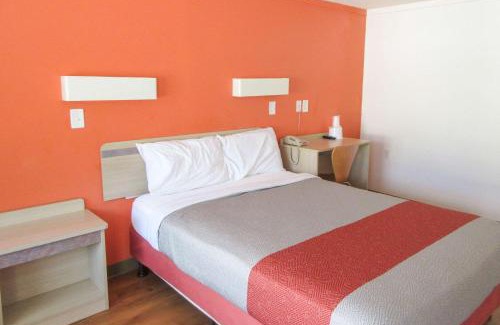 Altoona Hotel | Rodeway Inn Altoona Orchard Plaza