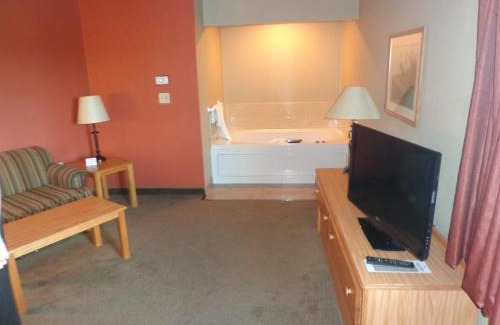 Hesston Hotel | Rodeway Inn and Suites