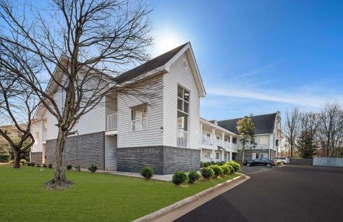 East Forest Hotel | Rodeway Inn Charlotte Independence Blvd