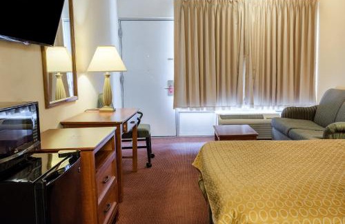 Bermuda Hotel | Rodeway Inn Colonial Heights I-95
