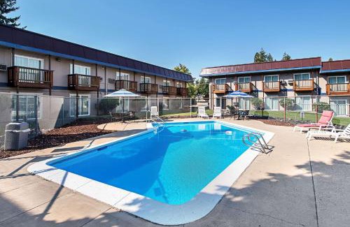 Enumclaw Hotel | Rodeway Inn Enumclaw Mount Rainier-Crystal Mountain Area