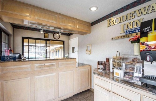 North Fremont Street Hotel | Rodeway Inn Monterey Near Fairgrounds
