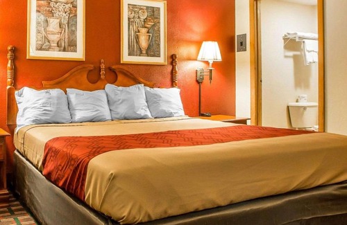 Holiday City Hotel | Rodeway Inn Montpelier