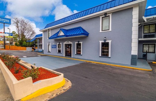 Columbia Hotel | Rodeway Inn & Suites Fort Jackson