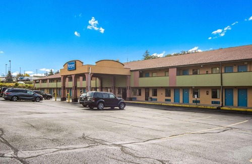 Monroeville Hotel | Rodeway Inn & Suites Monroeville-Pittsburgh