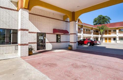 FM 1960 Hotel | Rodeway Inn & Suites