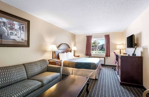 Cedar Rapids - Iowa City Hotel | Rodeway Inn