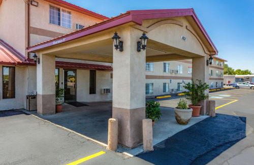 Farmington Hotel | Rodeway Inn