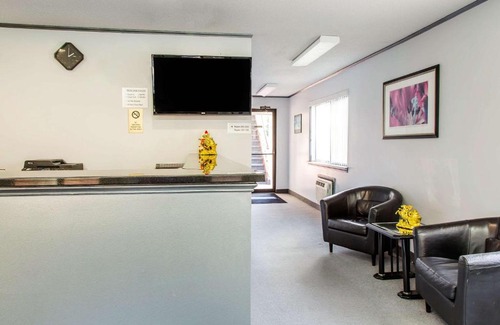 Groton Hotel | Rodeway Inn