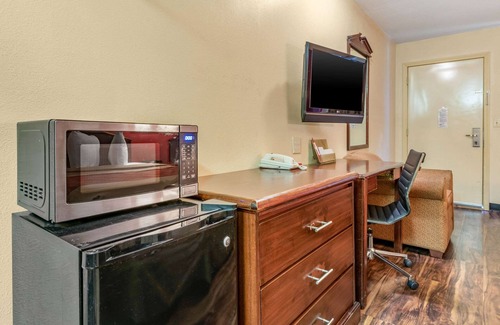 Jeffersonville Hotel | Rodeway Inn