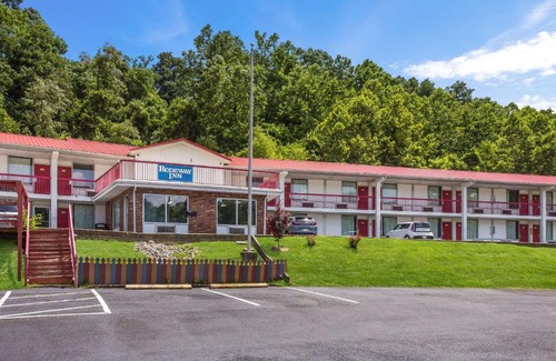 South Point Hotel | Rodeway Inn