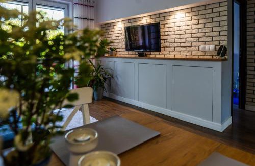 Warsaw Apartment | Rodzinny relaks z ogrodem i garażem