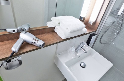Saint-Witz Hotel | ROISSY -Saint Witz