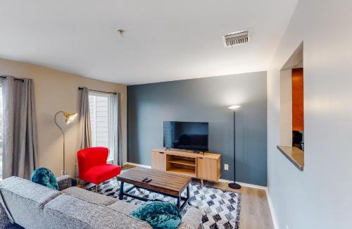 North Capitol Apartment | Rollin' on the River