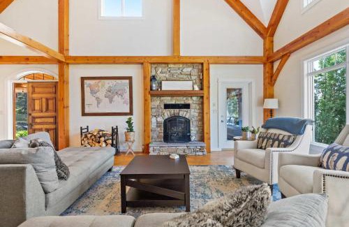 Millarville House | Rolling Hills Retreat - Family Friendly