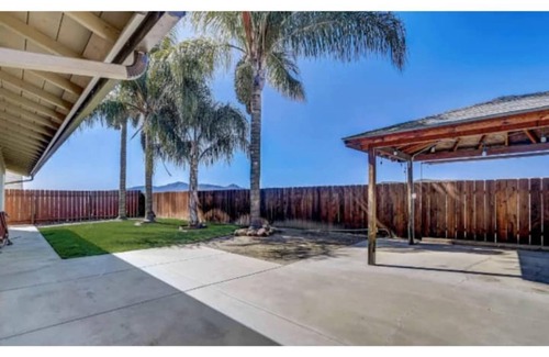 Santee House | Rolling Hills
