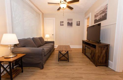 Norwood House | Rolston 1 Bedroom House near Xavier, Downtown