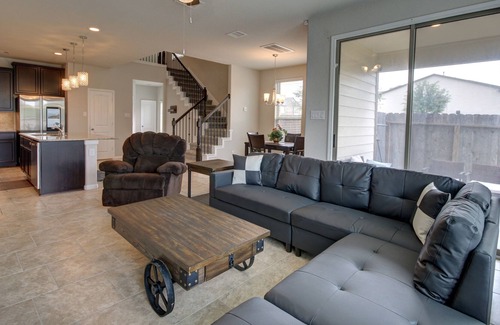 Rosenberg House | Romantic 3-BR Townhouse With Backyard ~ Double Story - Pet Friendly!