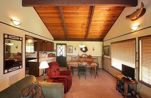 Freeland House | Romantic and Charming Cottage with hot tub, on beautiful one acre view lot!