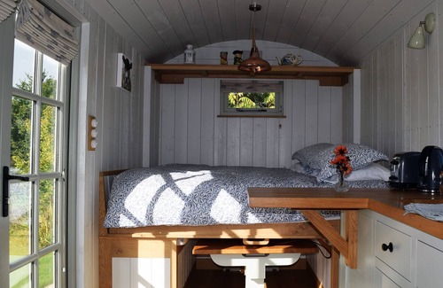 Wedmore Cabin | Romantic and peaceful in a stunning location