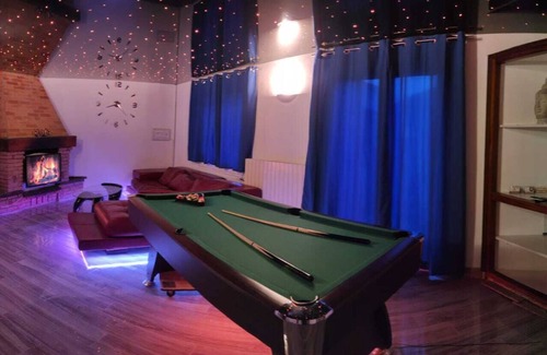 Espondeilhan Apartment | Romantic apartment with large spa