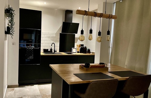 Faubourg North Apartment | Romantic apartment with jacuzzi near the center of DIJON