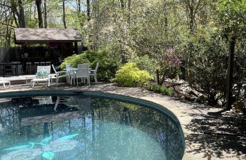 Southbury Other | Romantic Botanical Bell Tent for a Fantastic Glamping Experience in Southbury, Connecticut