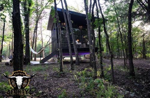 Alvord Cabin | Romantic Cabin for 2 - 10 Min. from Downtown Decatur - Rent 1 or All 4 Cabins