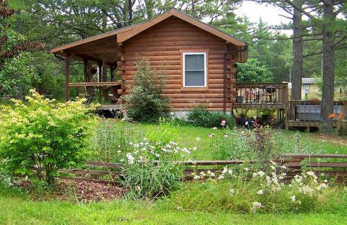 Steelville House | Romantic Cabin Rental for Two with a Private Hot Tub near St. Louis, Missouri