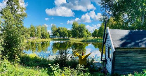 Stjarnsund House | Romantic Cabin right on the lake with fire place