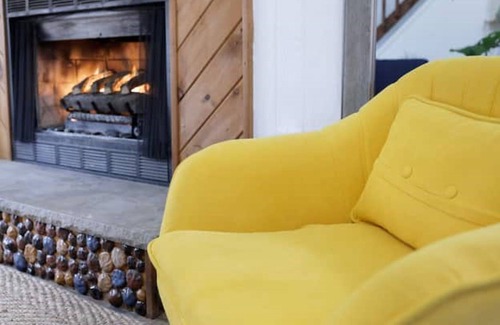 Lake Ariel Cabin | Romantic Cabin w/ Hot Tub- 5 Min to Lake & Pool!