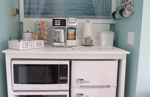 Emerald Isle Apartment | Romantic Celebrations Meet the Beach! [Suite Escape]