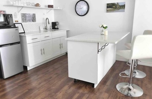 Port Franks Apartment | Romantic Couples Getaway Sauna Hot Tub Gym Private Beach access Hiking trails
