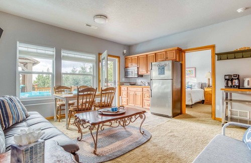Seal Rock Apartment | Romantic Cutie in Seal Rock with Kitchenette, Gazebo, BBQ, Firepit, and Hot Tub!