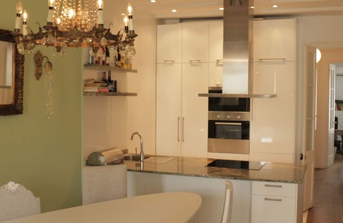 Sants-Montjuic Apartment | Romantic Design Apartment
