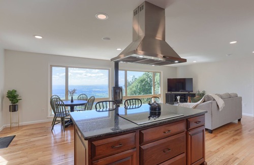 Rehrersburg Ski Chalet | Romantic Getaway, Breathtaking View on Blue Mountain/Appalachian Trail w/hot tub