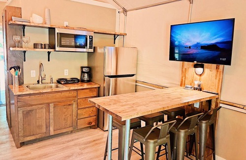 Sutherland Springs Cabin | Romantic Getaway Cabin on Creek! Relax and unwind surrounded by nature! - RC23