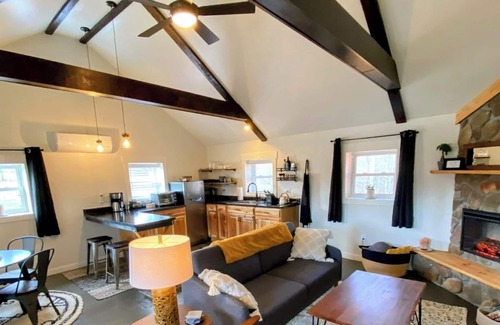 Bartlett Cottage | Romantic Getaway: King Bed, Hot Tub, Fenced Yard, Wooded Nature Trail