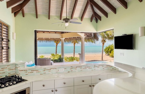 Long Bay House | Romantic Getaway, LOWEST DENSITY on the Island, STAND ALONE BUNGALOWS!
