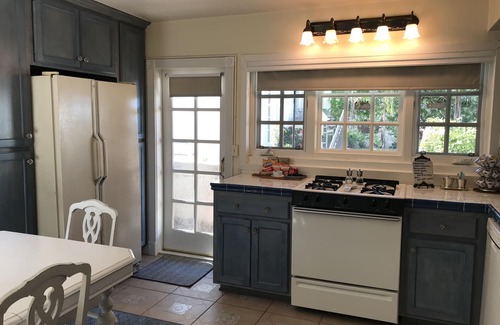 Middletown Apartment | Romantic Guest House, Spectacular Views, Close to everything , Private Hot Tub