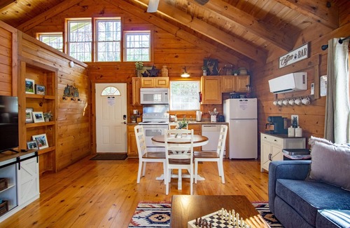 Sautee Nacoochee Cabin | Romantic Hot Tub Cabin Near Helen
