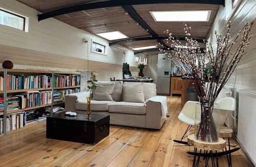 Grachtengordel-Zuid Boat Rental | Romantic houseboat on superb location in canalbelt