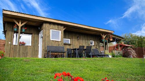 Rezi Apartment | Romantic Jacuzzi Hideaway near Hévíz
