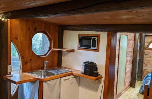 Pukemoremore Ski Chalet | Romantic night in a 'Hole in the Ground'