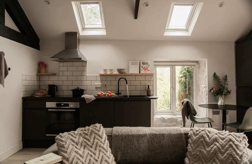 Llangefni Apartment | Romantic Nordic Retreat in Llangefni