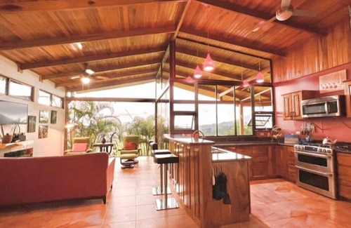 La Fortuna House | Romantic Retreat Volcano View! River Trail!
