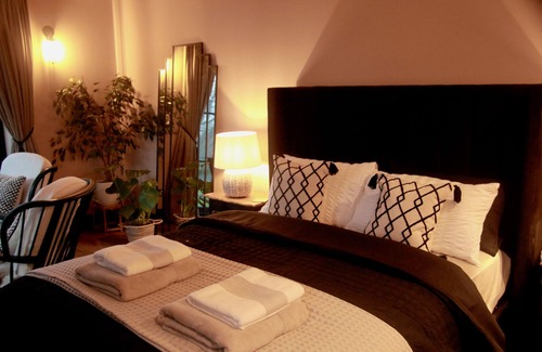 Sevenoaks Bed & Breakfast | Romantic rural sunset retreat in historical Kent countryside for escape or fun!