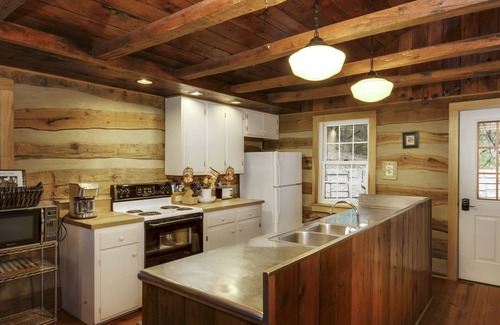 Elizabeth Cabin | Romantic, Secluded, Private, Rustic Cottages