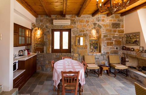 Skotino Apartment | Romantic Stone Studio Close To The Beach